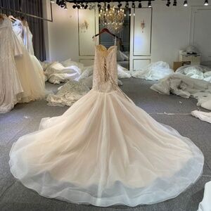 Never Worn Wedding Dress